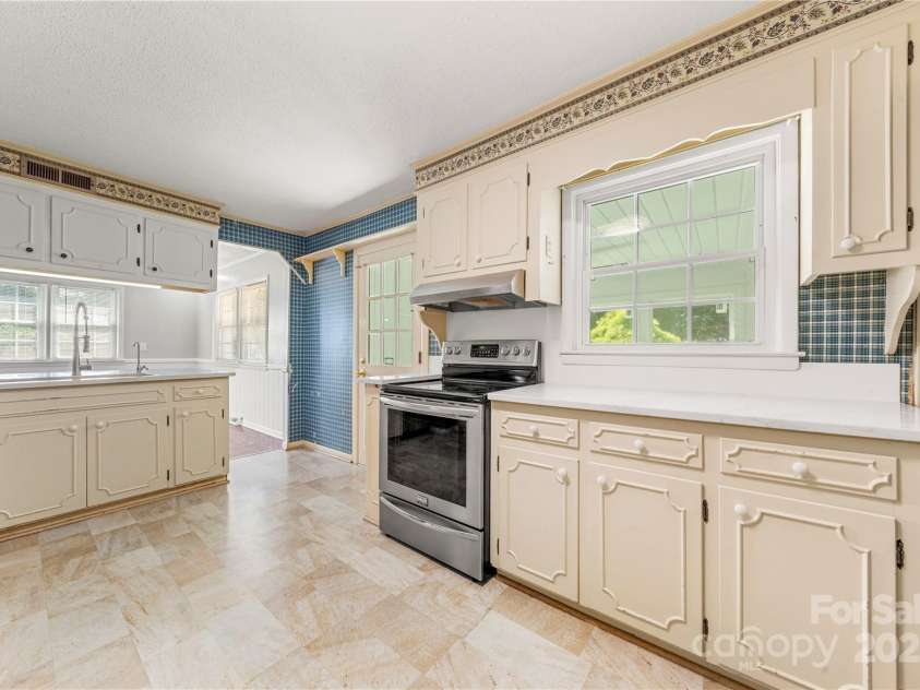 205 Gaston Avenue, Bessemer City, NC 28016.  MLS# CAR4296266, YatesRealty ID 34504. 