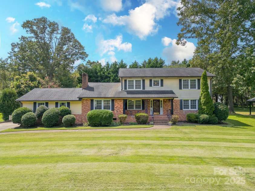 205 Gaston Avenue, Bessemer City, NC 28016.  MLS# CAR4296266, YatesRealty ID 34504. Gorgeous colonial style home with large front yard