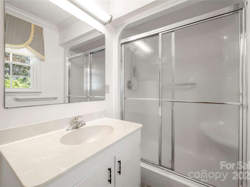 205 Gaston Avenue, Bessemer City, NC 28016.  MLS# CAR4296266, YatesRealty ID 34504. Primary ensuite