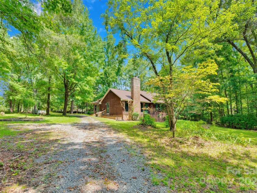 823 Rabbit Run, Chester, SC 29706.  MLS# CAR4295968, YatesRealty ID 34507. 