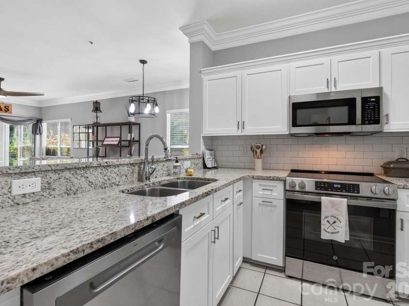 756 Southwest Drive, Davidson, NC 28036.  MLS# CAR4399125, YatesRealty ID 34508. 