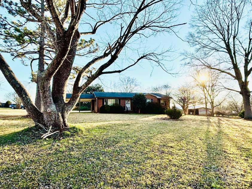 150 Old Georgia Road, Statesville, NC 28625.  MLS# CAR4324519, YatesRealty ID 3451. 