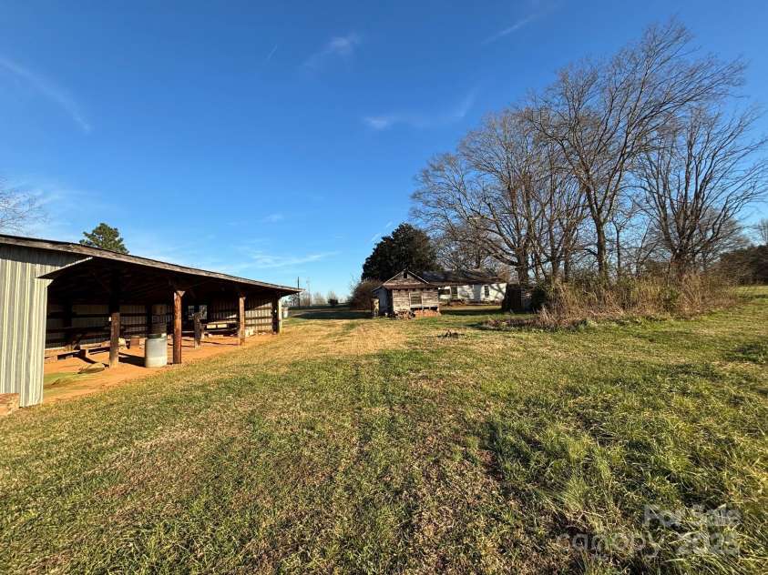 150 Old Georgia Road, Statesville, NC 28625.  MLS# CAR4324519, YatesRealty ID 3451. 