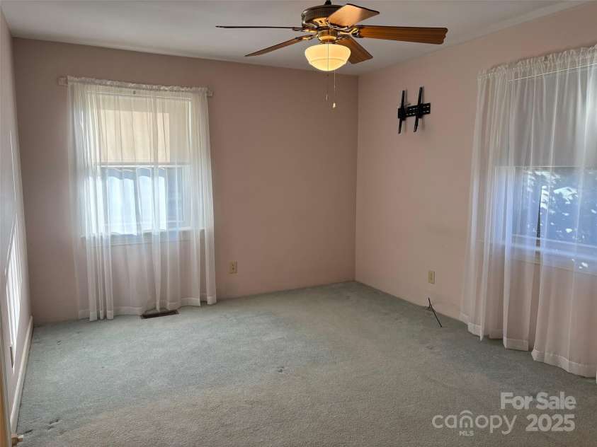 150 Old Georgia Road, Statesville, NC 28625.  MLS# CAR4324519, YatesRealty ID 3451. 