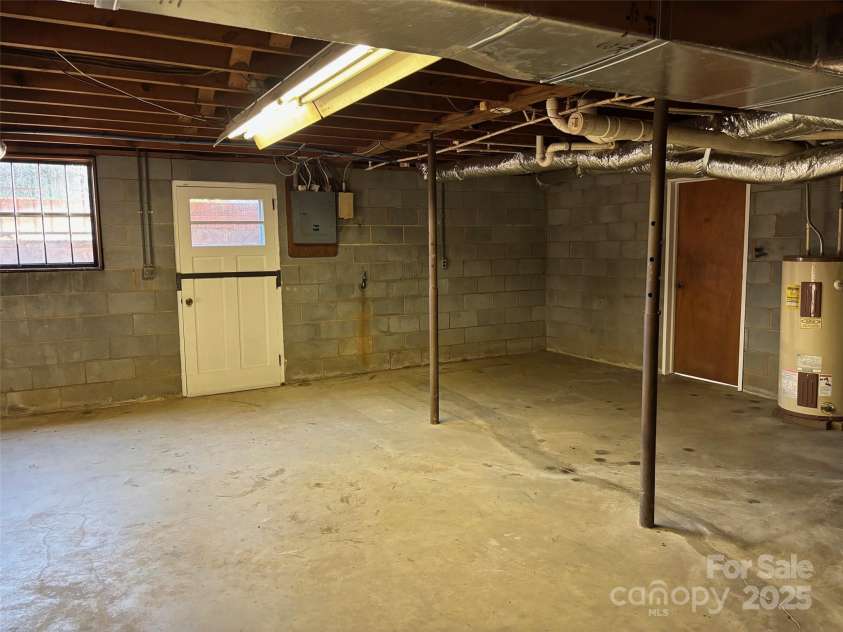 150 Old Georgia Road, Statesville, NC 28625.  MLS# CAR4324519, YatesRealty ID 3451. 