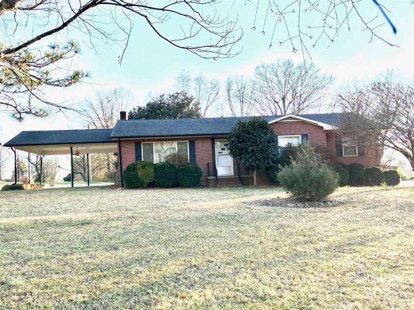 150 Old Georgia Road, Statesville, NC 28625.  MLS# CAR4324519, YatesRealty ID 3451. 