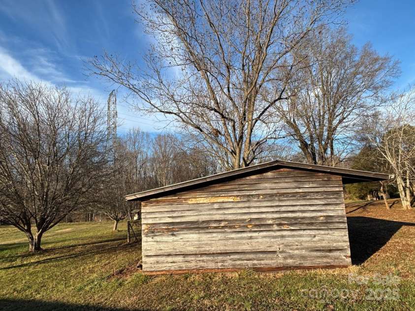 150 Old Georgia Road, Statesville, NC 28625.  MLS# CAR4324519, YatesRealty ID 3451. 