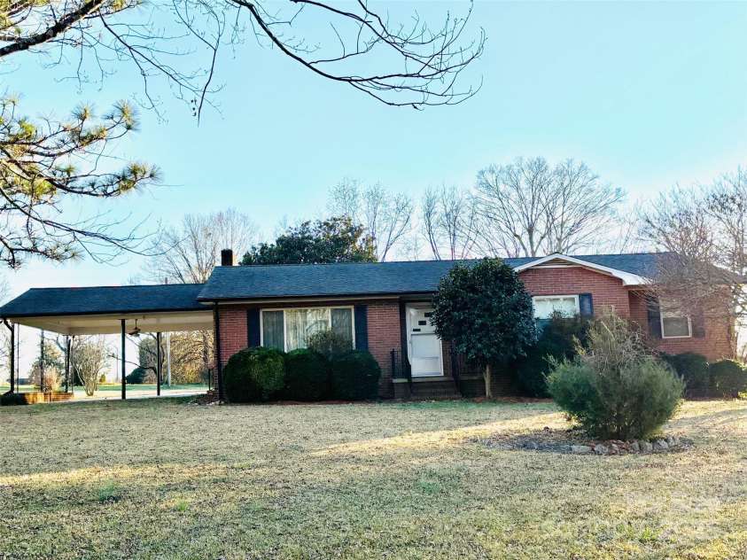 150 Old Georgia Road, Statesville, NC 28625.  MLS# CAR4324519, YatesRealty ID 3451. Front view