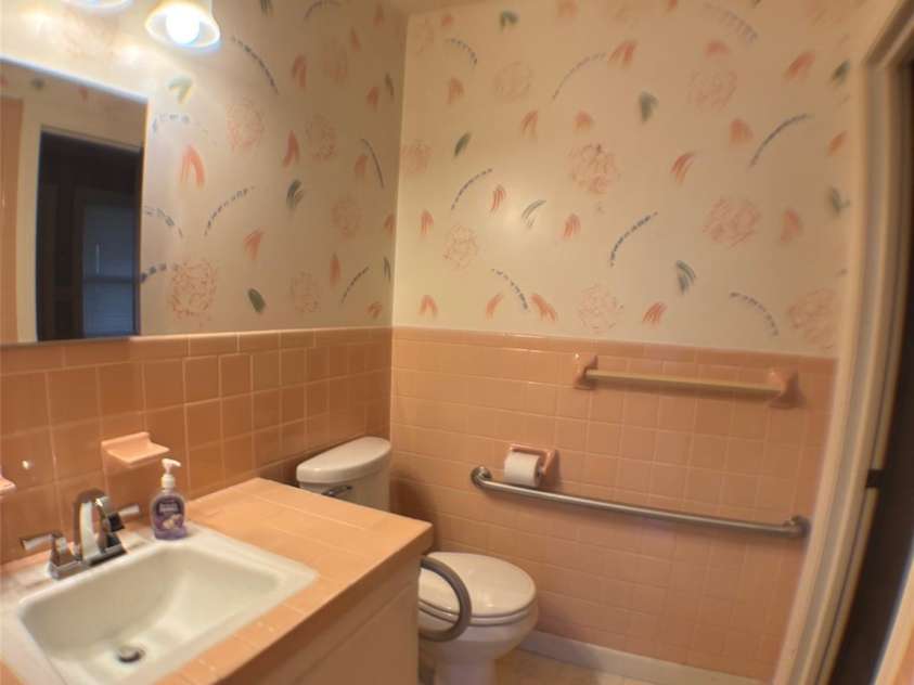 150 Old Georgia Road, Statesville, NC 28625.  MLS# CAR4324519, YatesRealty ID 3451. Full Bath