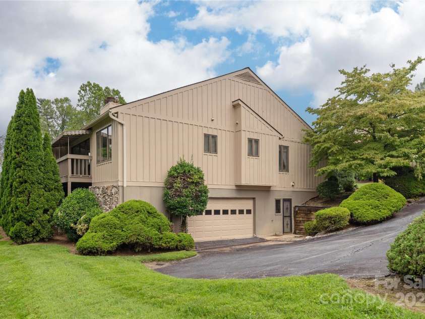 1 Westridge Court, Hendersonville, NC 28791.  MLS# CAR4295596, YatesRealty ID 34510. 