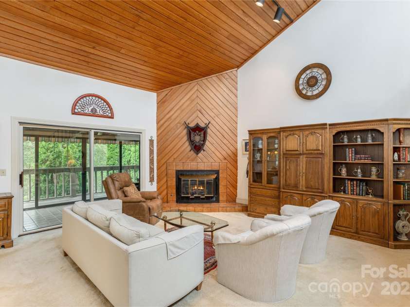 1 Westridge Court, Hendersonville, NC 28791.  MLS# CAR4295596, YatesRealty ID 34510. 