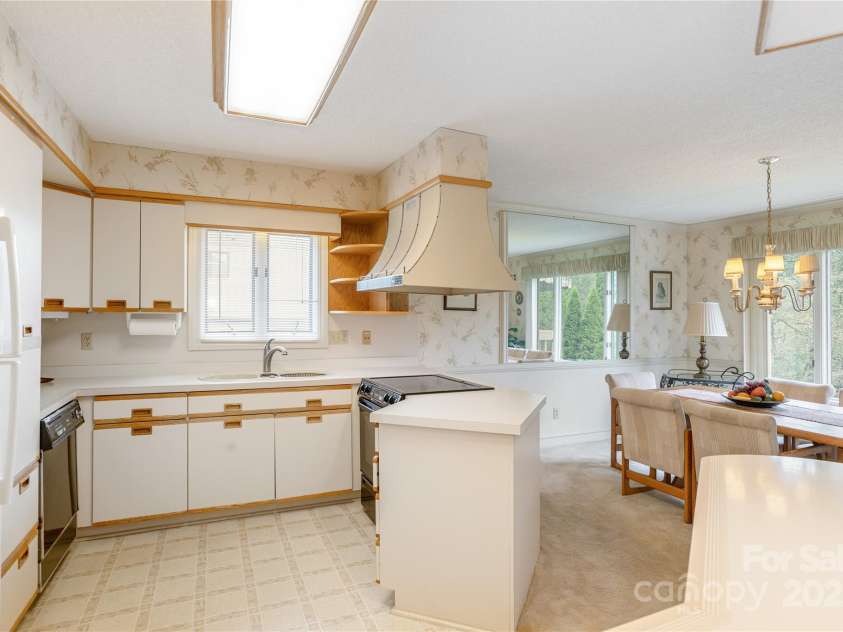 1 Westridge Court, Hendersonville, NC 28791.  MLS# CAR4295596, YatesRealty ID 34510. 