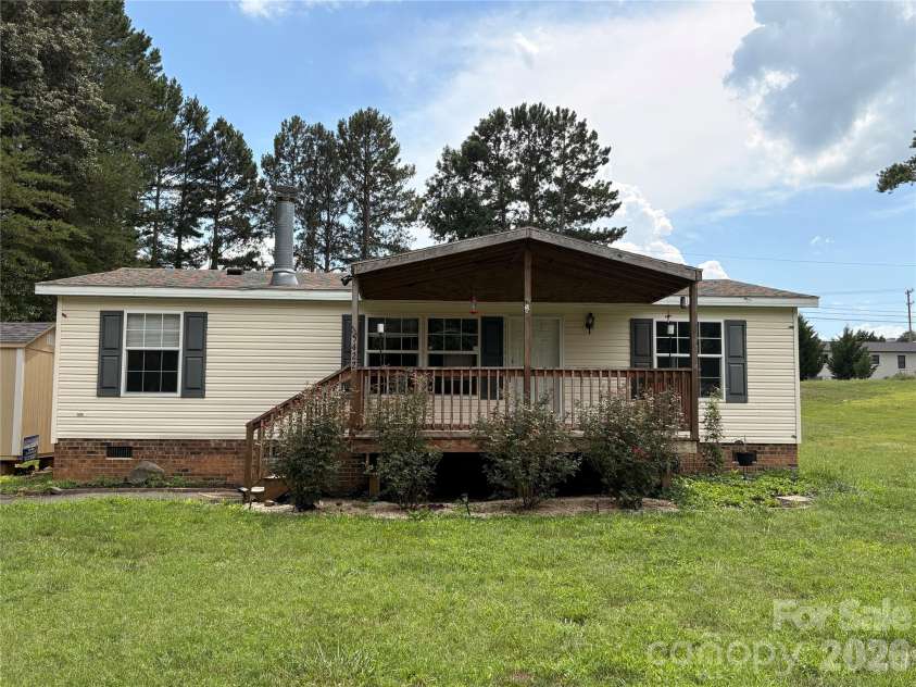 5422 Wrenn Drive, Catawba, NC 28037.  MLS# CAR4399094, YatesRealty ID 34511. Front of the House