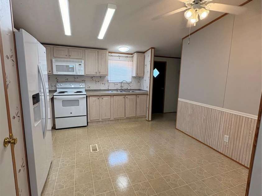 5422 Wrenn Drive, Catawba, NC 28037.  MLS# CAR4399094, YatesRealty ID 34511. Kitchen