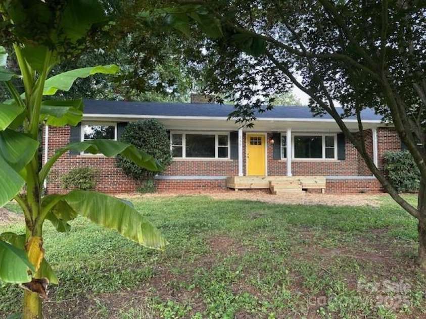 3050 Wilkesboro Highway, Statesville, NC 28625.  MLS# CAR4290820, YatesRealty ID 34512. 