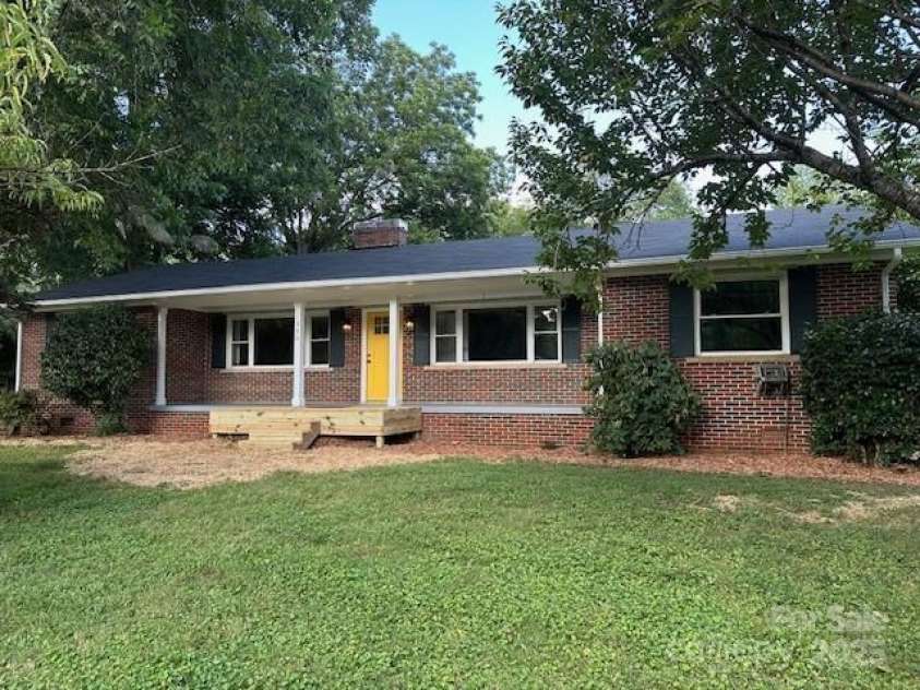 3050 Wilkesboro Highway, Statesville, NC 28625.  MLS# CAR4290820, YatesRealty ID 34512. 