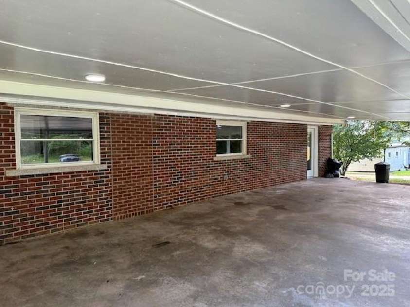 3050 Wilkesboro Highway, Statesville, NC 28625.  MLS# CAR4290820, YatesRealty ID 34512. 
