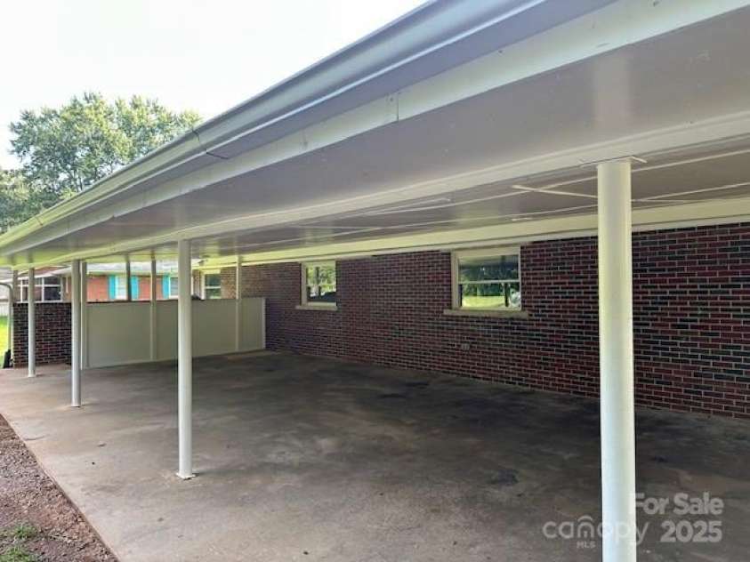 3050 Wilkesboro Highway, Statesville, NC 28625.  MLS# CAR4290820, YatesRealty ID 34512. 