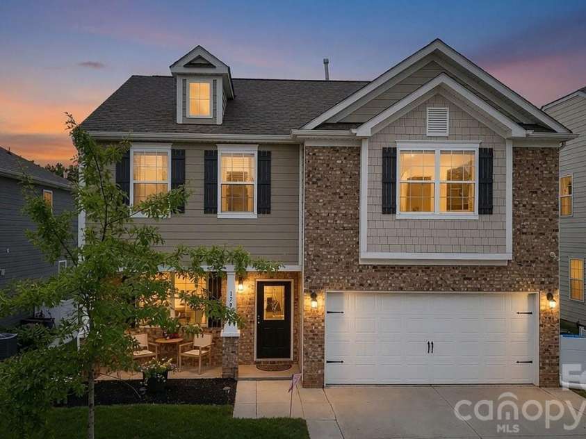 179 Atwater Landing Drive, Mooresville, NC 28117.  MLS# CAR4395964, YatesRealty ID 34513. 