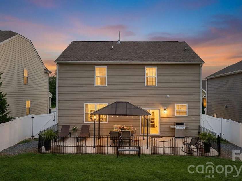 179 Atwater Landing Drive, Mooresville, NC 28117.  MLS# CAR4395964, YatesRealty ID 34513. 