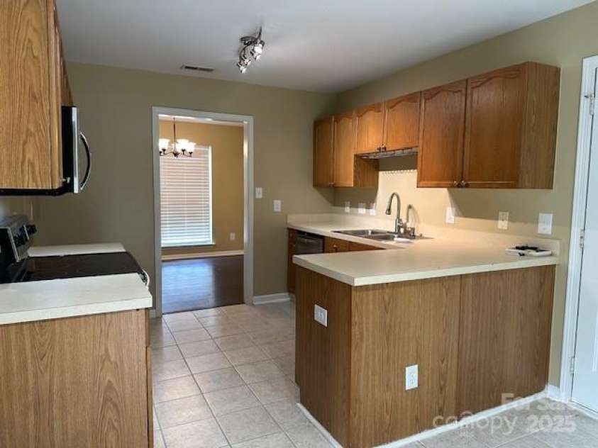 2113 Ballingarry Drive, Statesville, NC 28625.  MLS# CAR4277478, YatesRealty ID 34513. 