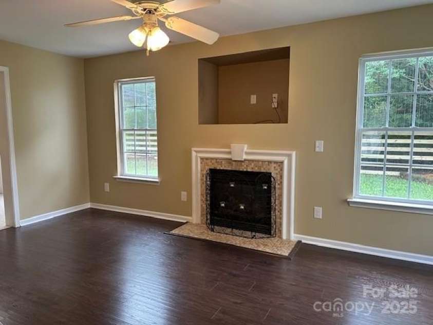 2113 Ballingarry Drive, Statesville, NC 28625.  MLS# CAR4277478, YatesRealty ID 34513. Family Room