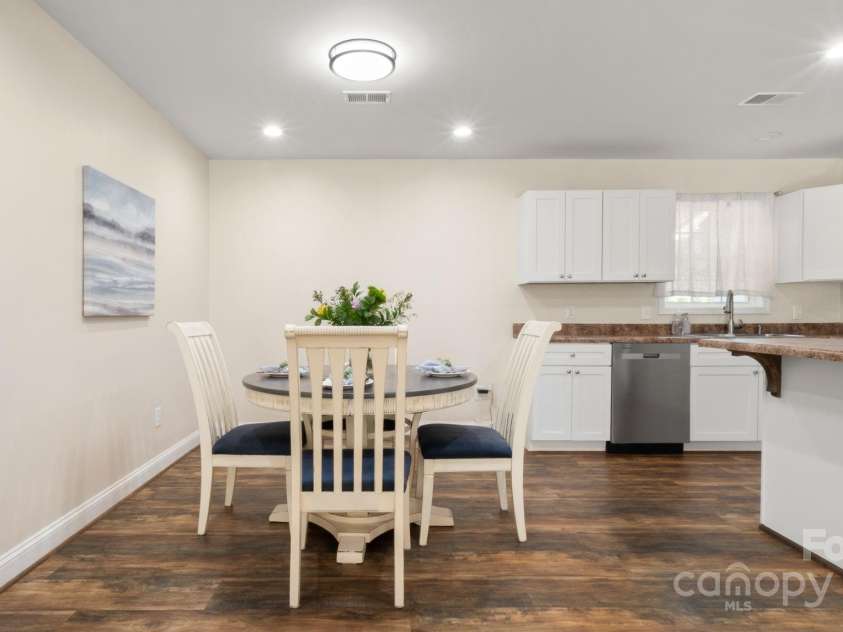5554 Hillsdale Drive, Fort Lawn, SC 29714.  MLS# CAR4269633, YatesRealty ID 34514. Dining Area