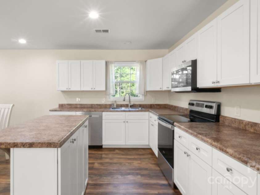 5554 Hillsdale Drive, Fort Lawn, SC 29714.  MLS# CAR4269633, YatesRealty ID 34514. Kitchen