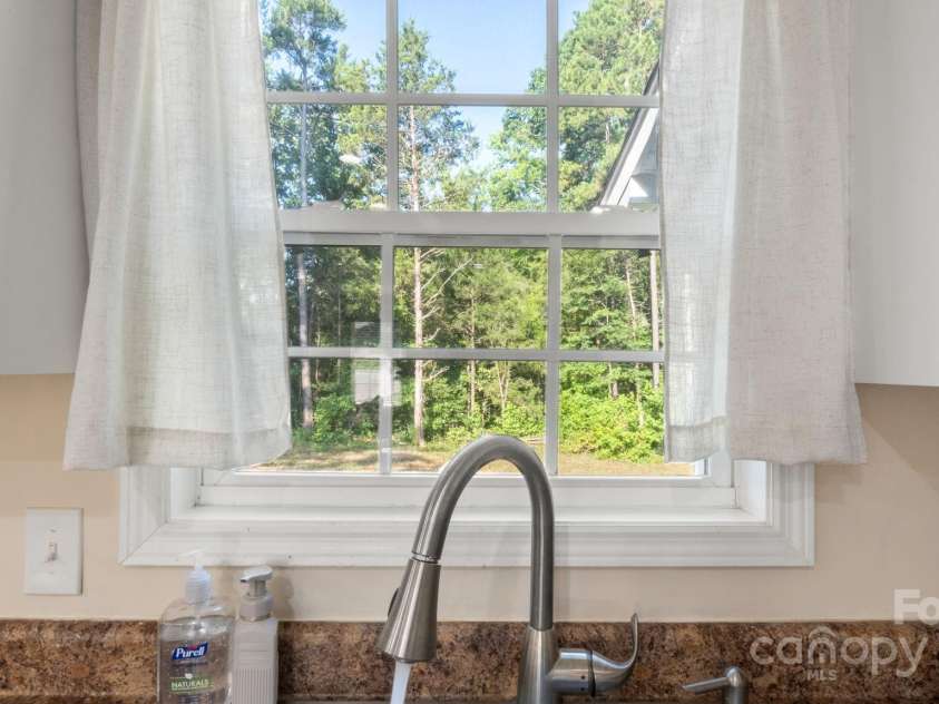 5554 Hillsdale Drive, Fort Lawn, SC 29714.  MLS# CAR4269633, YatesRealty ID 34514. Kitchen