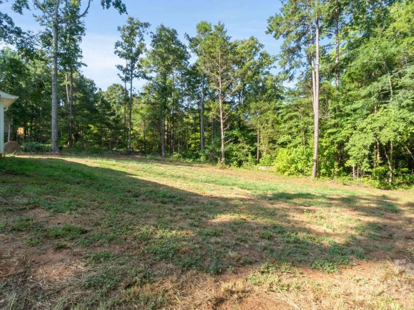 5554 Hillsdale Drive, Fort Lawn, SC 29714.  MLS# CAR4269633, YatesRealty ID 34514. Yard
