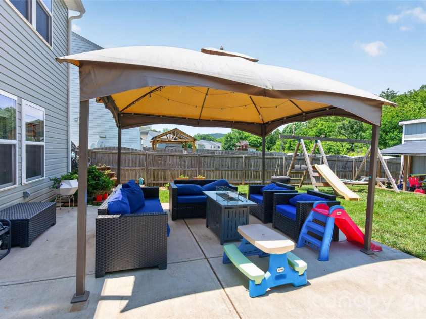 1200 Catawba Run, Lowell, NC 28098.  MLS# CAR4392613, YatesRealty ID 34515. Back Yard