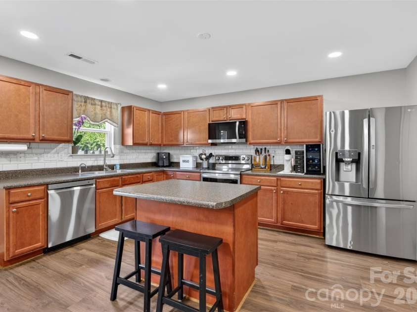 1200 Catawba Run, Lowell, NC 28098.  MLS# CAR4392613, YatesRealty ID 34515. Kitchen