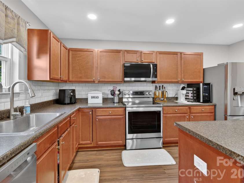 1200 Catawba Run, Lowell, NC 28098.  MLS# CAR4392613, YatesRealty ID 34515. Kitchen