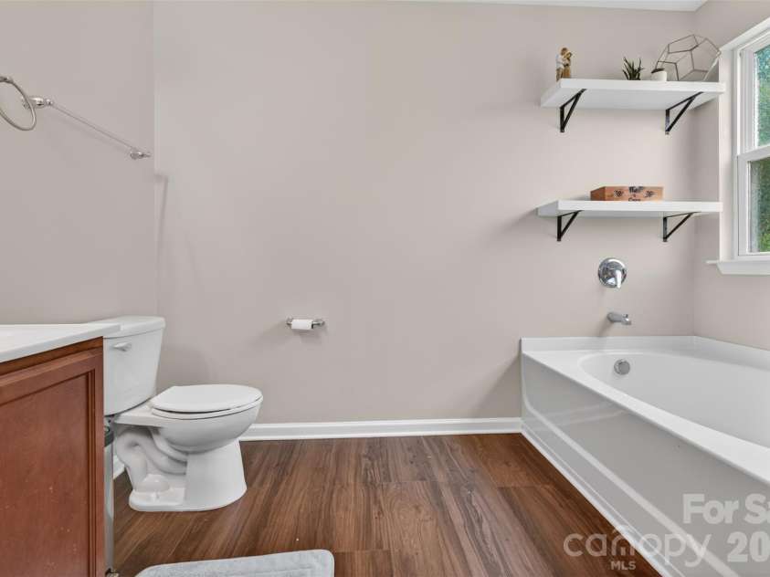 1200 Catawba Run, Lowell, NC 28098.  MLS# CAR4392613, YatesRealty ID 34515. Primary Bath
