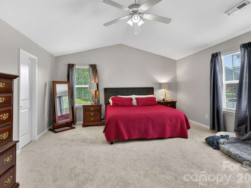 1200 Catawba Run, Lowell, NC 28098.  MLS# CAR4392613, YatesRealty ID 34515. Primary Bed