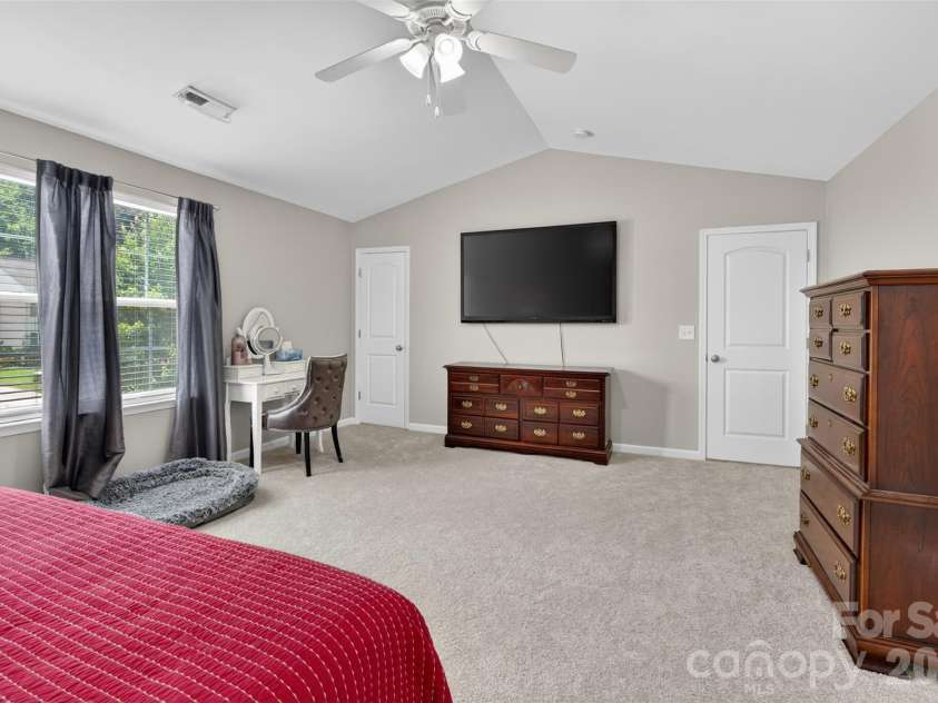 1200 Catawba Run, Lowell, NC 28098.  MLS# CAR4392613, YatesRealty ID 34515. Primary Bed
