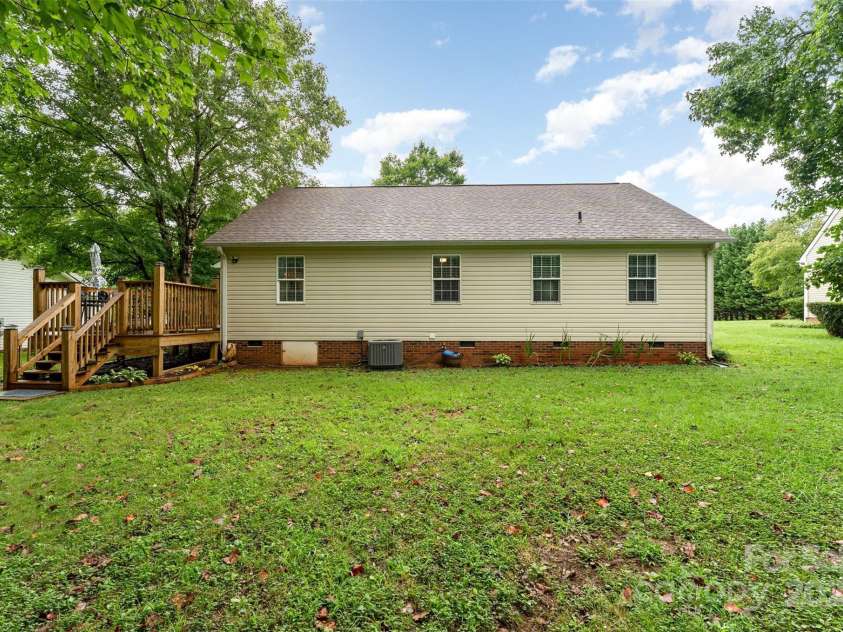 505 Hunters Way, Lexington, NC 27292.  MLS# CAR4291665, YatesRealty ID 34515. Backyard