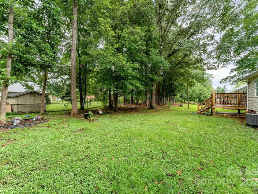 505 Hunters Way, Lexington, NC 27292.  MLS# CAR4291665, YatesRealty ID 34515. Backyard
