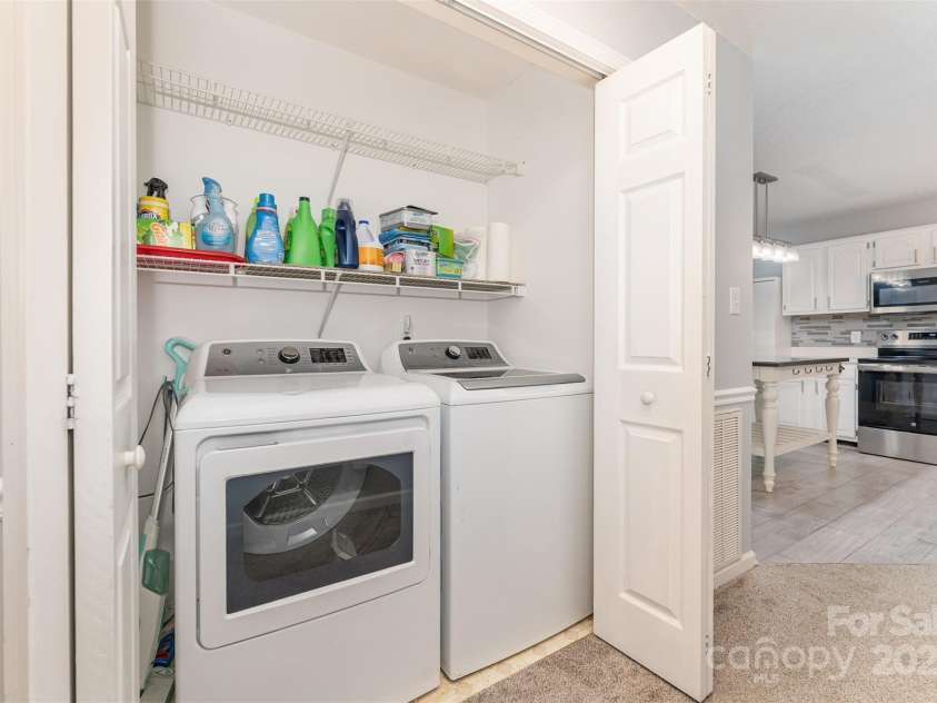 505 Hunters Way, Lexington, NC 27292.  MLS# CAR4291665, YatesRealty ID 34515. Laundry Area