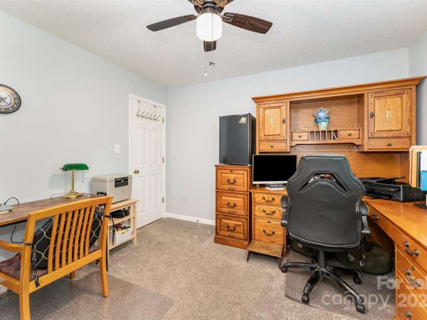 505 Hunters Way, Lexington, NC 27292.  MLS# CAR4291665, YatesRealty ID 34515. Office