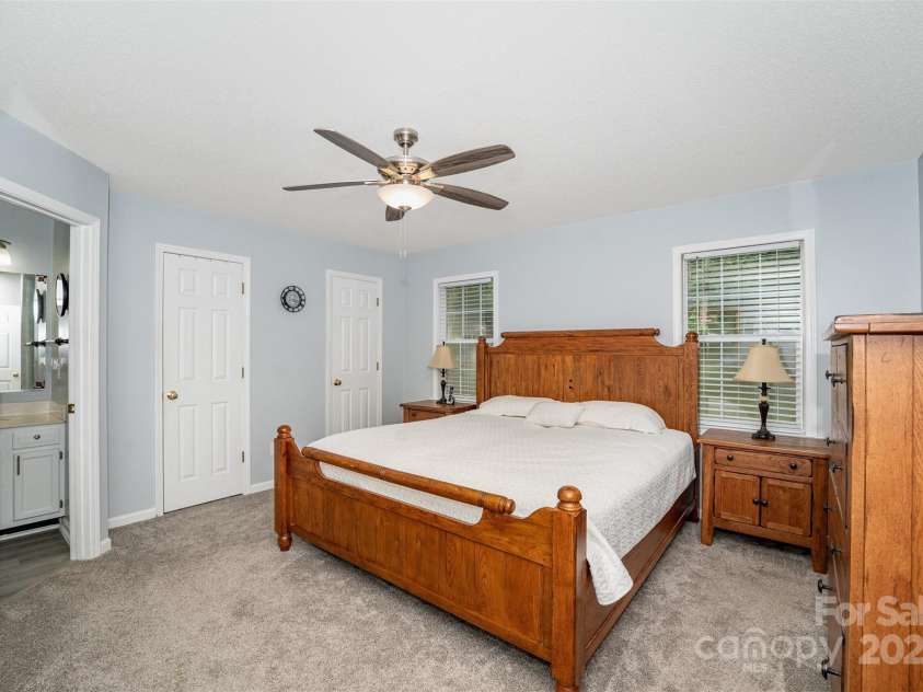505 Hunters Way, Lexington, NC 27292.  MLS# CAR4291665, YatesRealty ID 34515. Primary Bedroom
