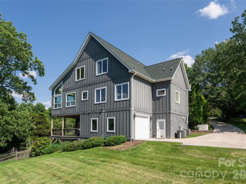 33 Bridle Path Drive, Barnardsville, NC 28709.  MLS# CAR4378002, YatesRealty ID 34516. 