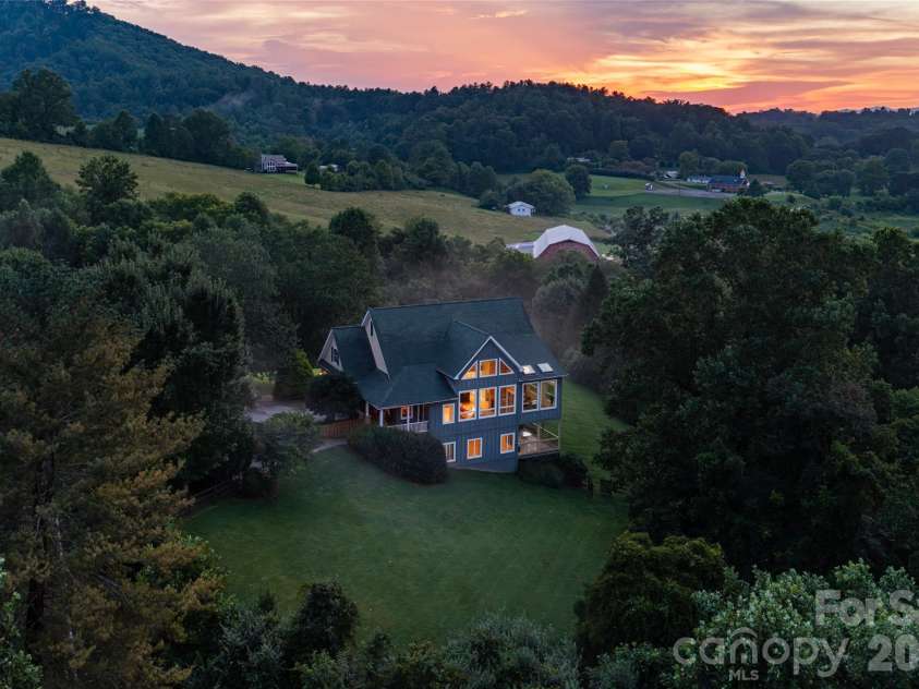 33 Bridle Path Drive, Barnardsville, NC 28709.  MLS# CAR4378002, YatesRealty ID 34516. Breathtaking mountain views each evening or offer the perfect backdrop to start your day with a cup of coffee
