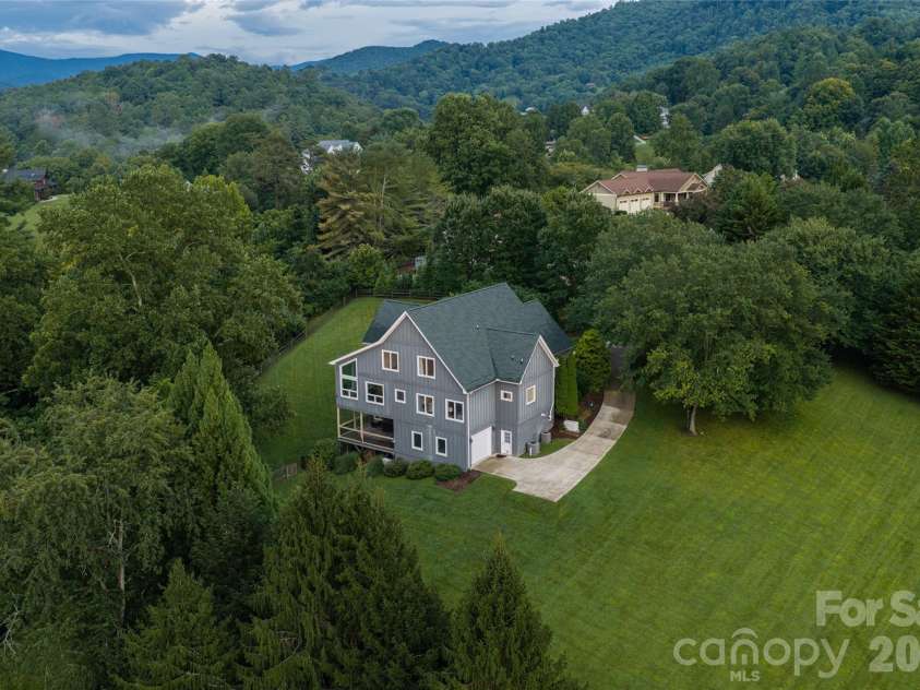 33 Bridle Path Drive, Barnardsville, NC 28709.  MLS# CAR4378002, YatesRealty ID 34516. Second driveway to lower level 3rd garage.