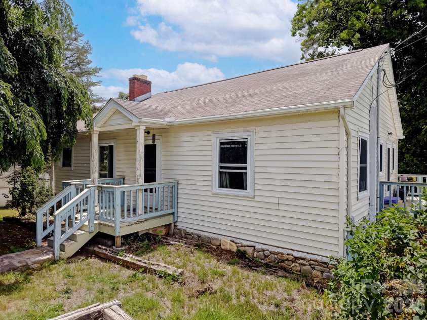 629 Bailey Street, Mars Hill, NC 28754.  MLS# CAR4397474, YatesRealty ID 34517. 