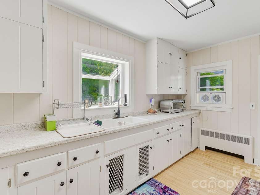 629 Bailey Street, Mars Hill, NC 28754.  MLS# CAR4397474, YatesRealty ID 34517. 
