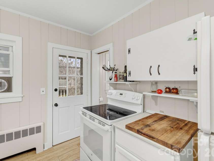 629 Bailey Street, Mars Hill, NC 28754.  MLS# CAR4397474, YatesRealty ID 34517. 