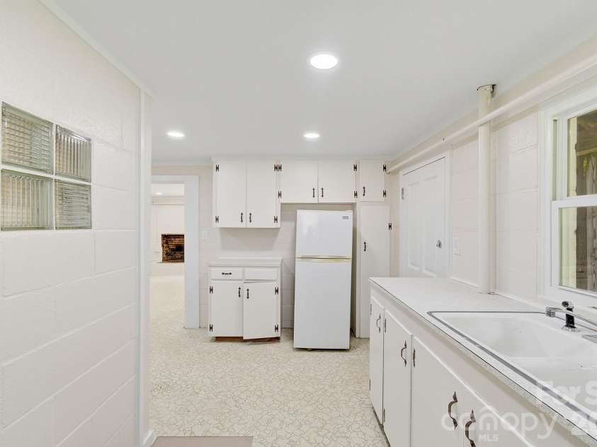 629 Bailey Street, Mars Hill, NC 28754.  MLS# CAR4397474, YatesRealty ID 34517. 