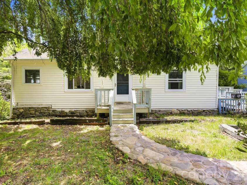 629 Bailey Street, Mars Hill, NC 28754.  MLS# CAR4397474, YatesRealty ID 34517. 
