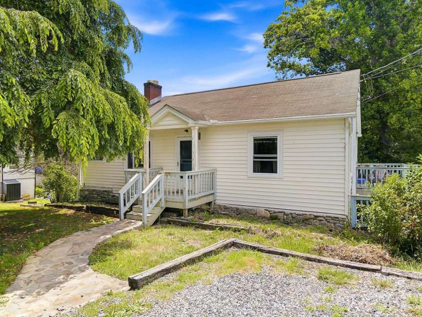 629 Bailey Street, Mars Hill, NC 28754.  MLS# CAR4397474, YatesRealty ID 34517. 